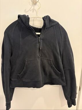 lululemon athletica Black cropped scuba